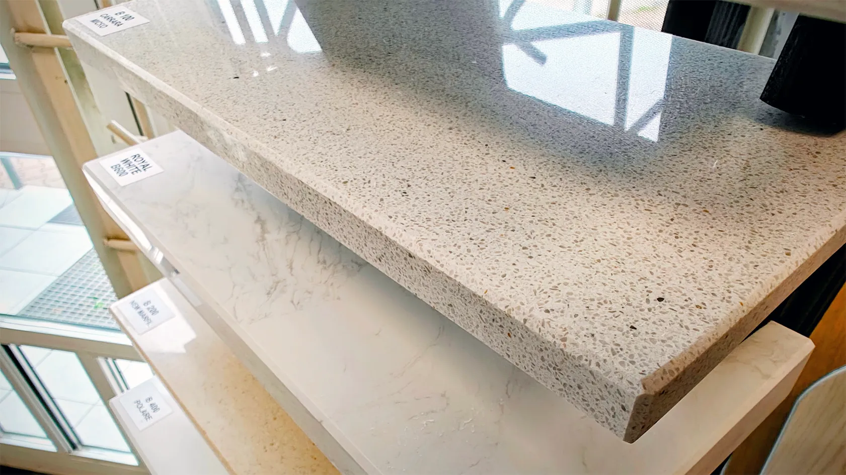 Parapety wewnętrzne z konglomeratu i MDF