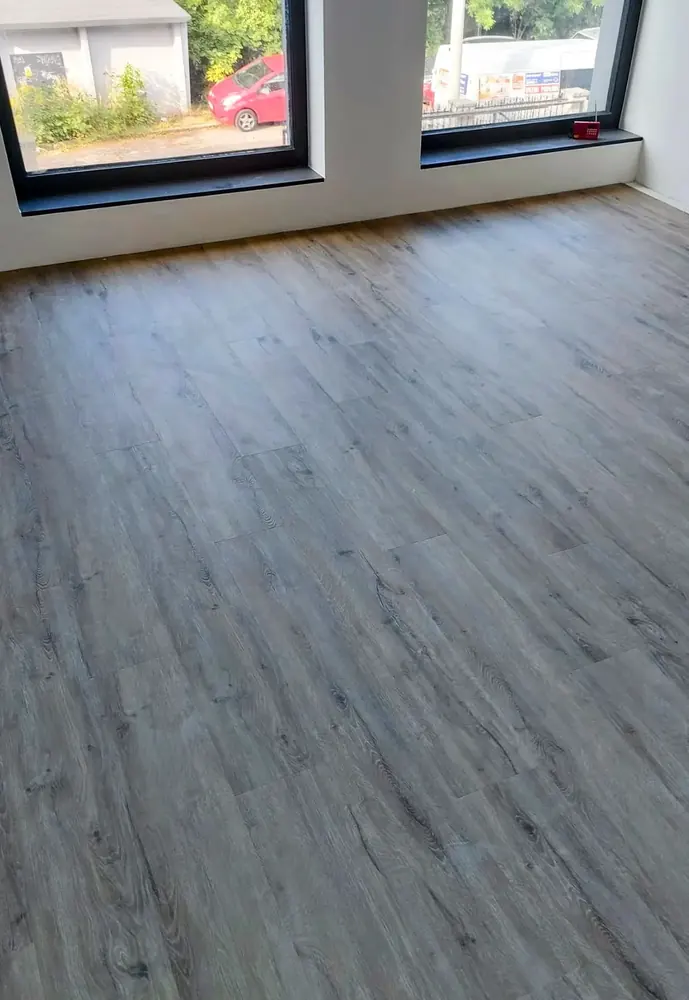 Panele winylowe Vin In Dąb Corea po montażu przez 4House
