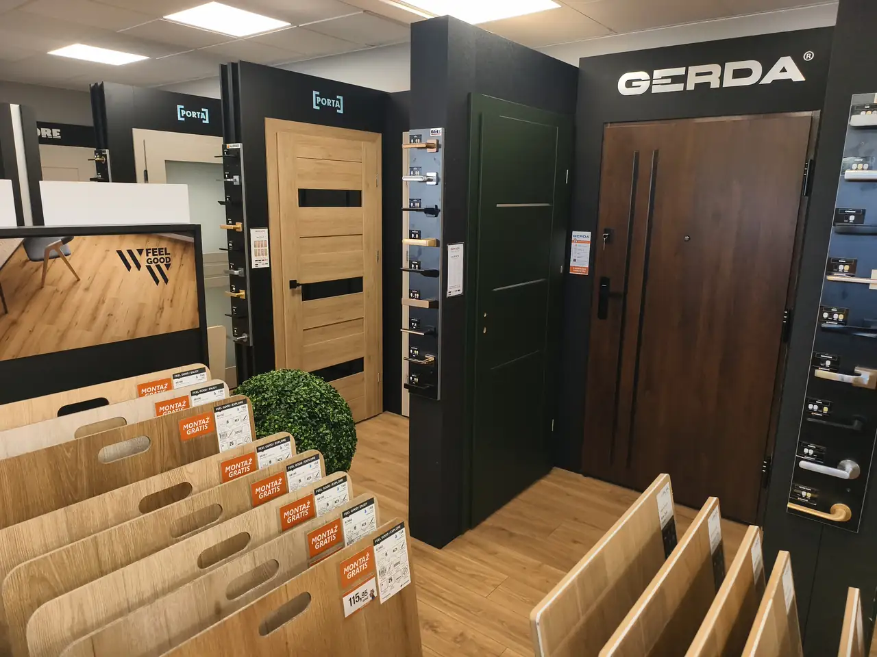Ekspozycja drzwi Gerda i paneli w salonie 4House przy ul. Plonów 21